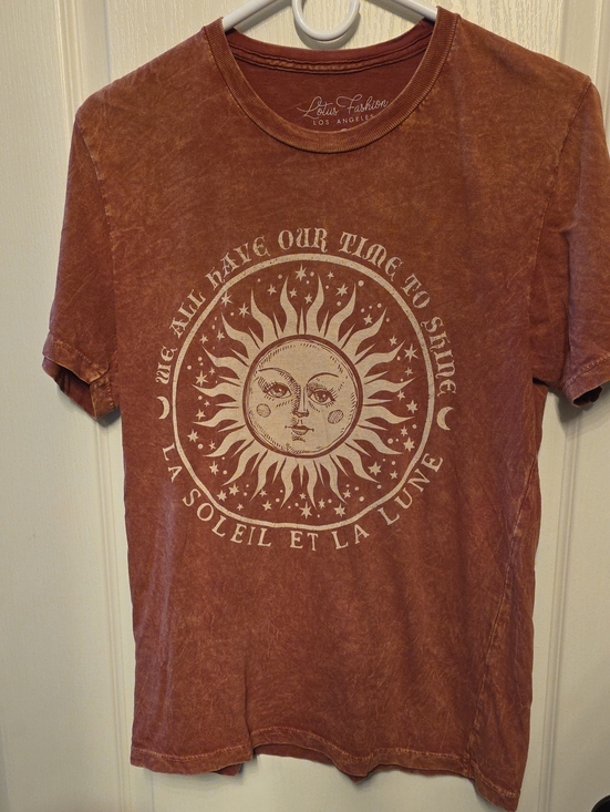 Lotus Fashions Tops - Lotus Fashion Womens Rust Sun Graphic Tee